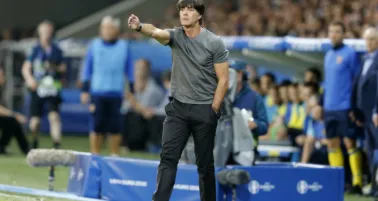 Löw da indicaciones en partido de Alemania contra Ucrania