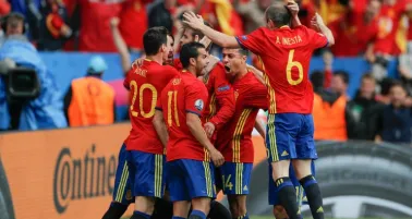 Jugadores espeañoles festejas después de un gol en Euro