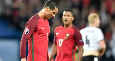 Cristiano Ronaldo se lamenta en partido contra Austria 