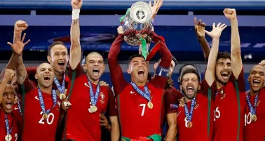 Cristiano levanta el título de Europa