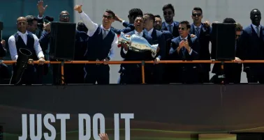 CR7 y compañía celebran la consecución del título de la Euro 2016