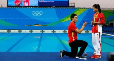 Momento en que le proponen matrimonio a He Zi