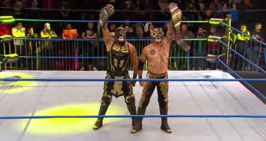 Lucha Brothers presumen los títulos en Pareja