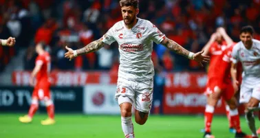 Miguel Ángel Barbieri celebrando su anotación ante Toluca