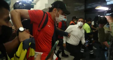 Guillermo Ochoa en el Aeropuerto Internacional de la Ciudad de México