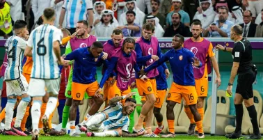 Leandro Paredes agredió a los jugadores neerlandeses