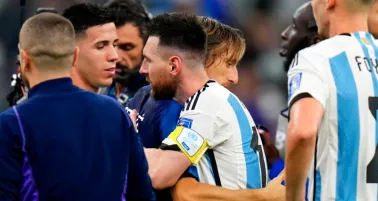 Luka Modric y Lionel Messi se abrazaron al final del juego