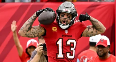 Mike Evans iguala el récord de Rice con 11 temporadas consecutivas de 1,000 yardas