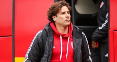 Guillermo Ochoa fue titular en derrota del AVS, qué está al borde del descenso