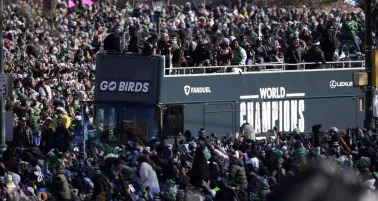 Desfile de campeonato de los Philadelphia Eagles es interrumpido por tiroteo