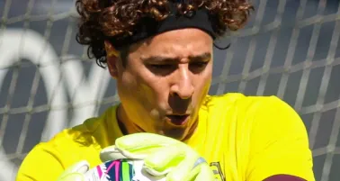 ¿Otro descenso? Memo Ochoa sufre otra goleada con el AVS y se hunden en la tabla