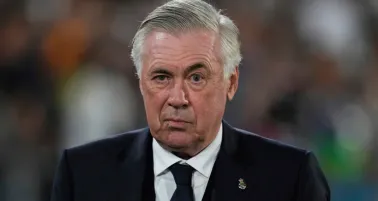 Ex entrenador de Barcelona sale en defensa de Carlo Ancelotti