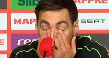 Árbitro español llora en rueda de prensa previo a la Final de la Copa del Rey