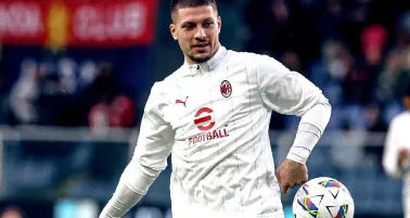 Luka Jović, previo a un juego con el AC Milan