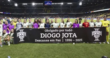 Diogo Jota recibe homenaje durante la Euro Femenil 