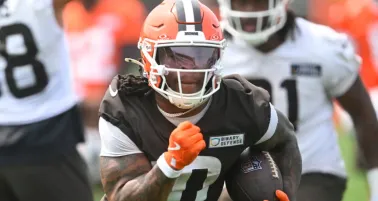Cleveland Browns aseguran a Quinshon Judkins con contrato millonario garantizado