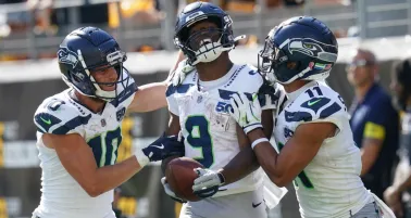 Seattle sorprende a Pittsburgh con triunfo 31-17 tras jugada insólita en equipos especiales