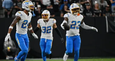 ¡Electrizantes! Los Angeles Chargers derrotan a Las Vegas Raiders; Geno Smith lanzó tres intercepciones