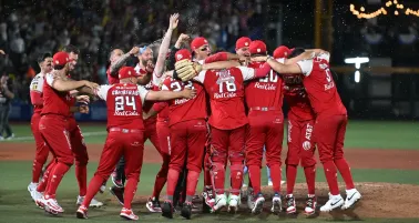 Trevor Bauer felicita a los 'Pingos'