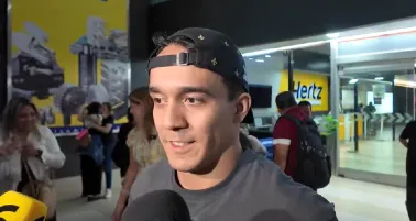 ¡Ofrece recompensa! Juan Celaya busca su teléfono tras perderlo en desfile militar