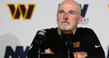 Quinn se presentó con la herida en la conferencia de prensa