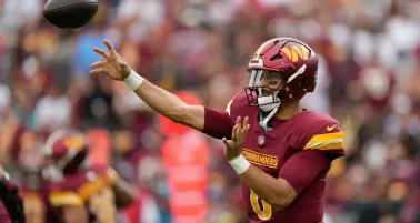 Mariota y una renovada ofensiva de los Commanders superan a los Raiders