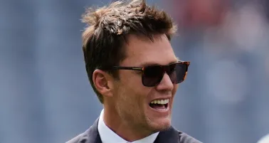 Tom Brady descarta conflicto de intereses por su rol de analista y propietario parcial de Raiders