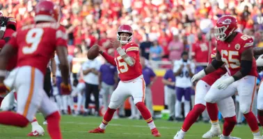 Patrick Mahomes brilla en la victoria de Chiefs sobre Ravens
