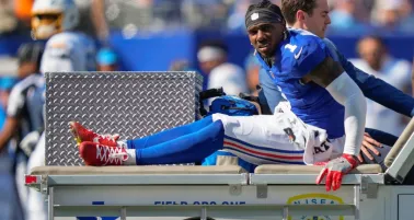 El jugador de los Giants tuvo que salir en camilla