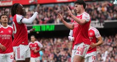 Arsenal toma liderato de Premier League tras victoria sobre West Ham