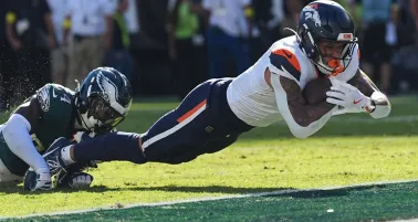 Broncos vence con dramatismo a Eagles
