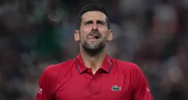 Novak Djokovic se niega a comentar sobre su estado físico tras derrota ante Valentin Vacherot