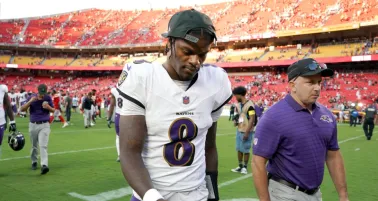 John Harbaugh revela cuándo regresará Lamar Jackson