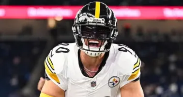 Watt fue sorprendido por sus compañeros para celebrar su cumpleaños