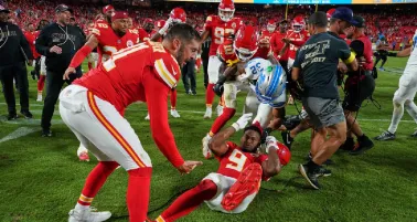 Dan Campbell, HC de Detroit, condena acción de Brian Brunch ante Chiefs