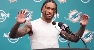 Tua Tagovailoa se disculpa por comentarios criticando a sus compañeros