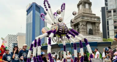 Desde medio día, las figuras partieron desde el Zócalo al Ángel de la Independencia.