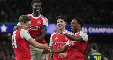 El Arsenal goleó al Atlético de Madrid en Londres