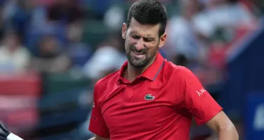  Djokovic se da de baja del Masters de París tras abandonar torneo de exhibición por lesión 