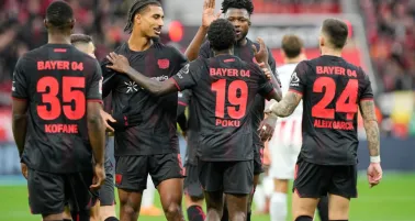 Leverkusen deja atrás humillante derrota ante el PSG y supera 2-0 al Freiburg en la Bundesliga 