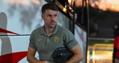 ¡No se va! Aaron Ramsey reaparece y fotografía revela su ubicación