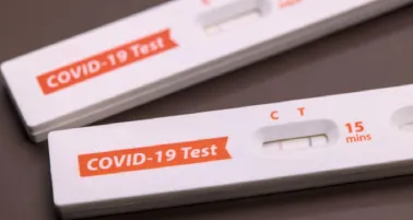 COVID-19 y gripe aumentan hasta tres veces el riesgo de infarto y derrames cerebrales, según estudio