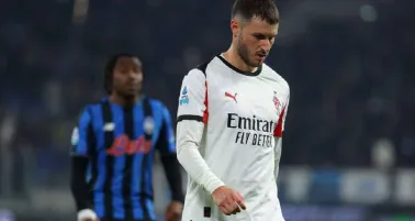 '¡Quédate en México y vende tacos!': la ola de críticas a Santiago Giménez por sequía en el Milan