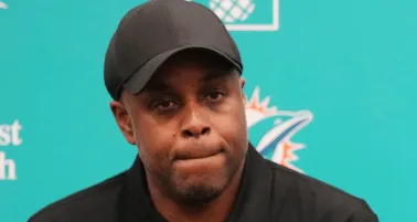 Miami Dolphins y Chris Grier rompen