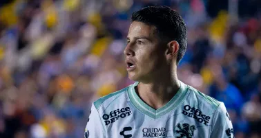 Aficionado sufre agresión por parte del equipo de seguridad de León al intentar una foto con James