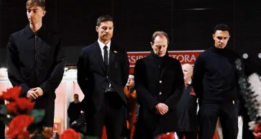 Real Madrid rindió homenaje a Diogo Jota y André Silva en su visita a Anfield