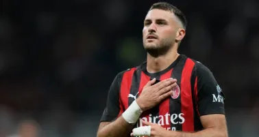AC Milan pone ultimátum a Santiago Giménez para permanecer en el club