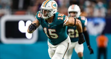 Eagles adquieren a Jaelan Phillips y refuerzan su defensiva rumbo a los Playoffs