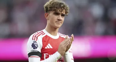 El juvenil del Arsenal hizo historia debutando en la Champions League