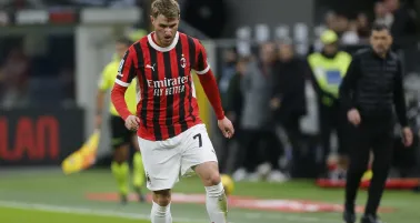 ¿Qué partidos se perderá Santiago Giménez tras anunciar que parará de jugar por lesión?